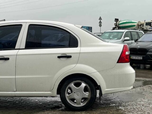 Білий Шевроле Авео, об'ємом двигуна 1.5 л та пробігом 211 тис. км за 3640 $, фото 4 на Automoto.ua