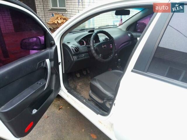 Білий Шевроле Авео, об'ємом двигуна 1.5 л та пробігом 275 тис. км за 4000 $, фото 3 на Automoto.ua