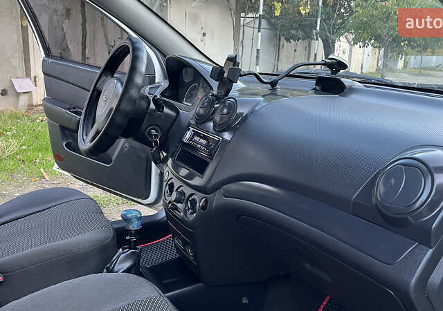 Білий Шевроле Авео, об'ємом двигуна 1.5 л та пробігом 220 тис. км за 3300 $, фото 18 на Automoto.ua