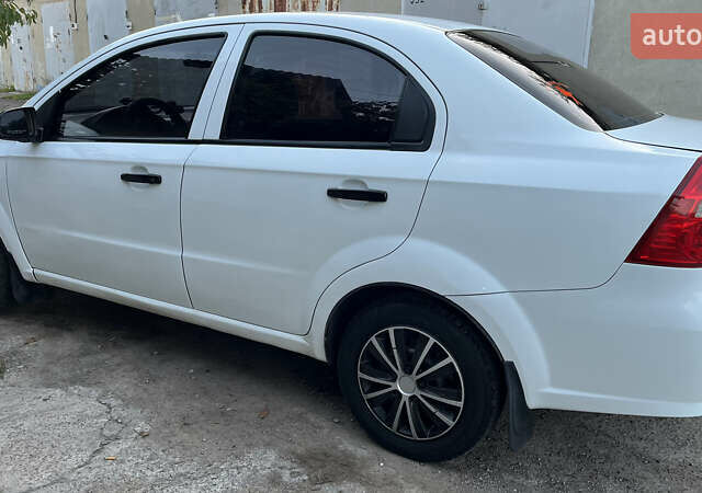 Білий Шевроле Авео, об'ємом двигуна 1.5 л та пробігом 220 тис. км за 3300 $, фото 9 на Automoto.ua