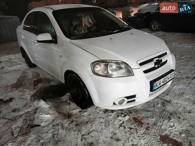 Белый Шевроле Авео, объемом двигателя 1.6 л и пробегом 300 тыс. км за 2700 $, фото 4 на Automoto.ua