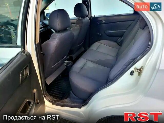 Білий Шевроле Авео, об'ємом двигуна 1.5 л та пробігом 200 тис. км за 3200 $, фото 9 на Automoto.ua
