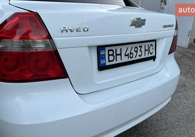 Білий Шевроле Авео, об'ємом двигуна 1.5 л та пробігом 220 тис. км за 3300 $, фото 4 на Automoto.ua