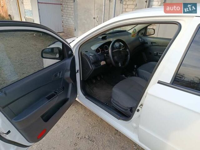 Белый Шевроле Авео, объемом двигателя 1.5 л и пробегом 110 тыс. км за 4000 $, фото 41 на Automoto.ua