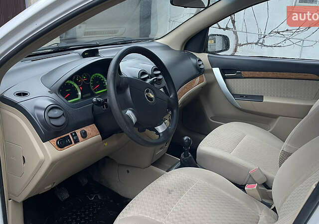 Білий Шевроле Авео, об'ємом двигуна 1.6 л та пробігом 182 тис. км за 3750 $, фото 11 на Automoto.ua