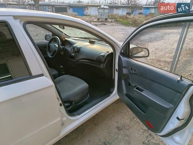 Белый Шевроле Авео, объемом двигателя 1.5 л и пробегом 110 тыс. км за 4000 $, фото 37 на Automoto.ua