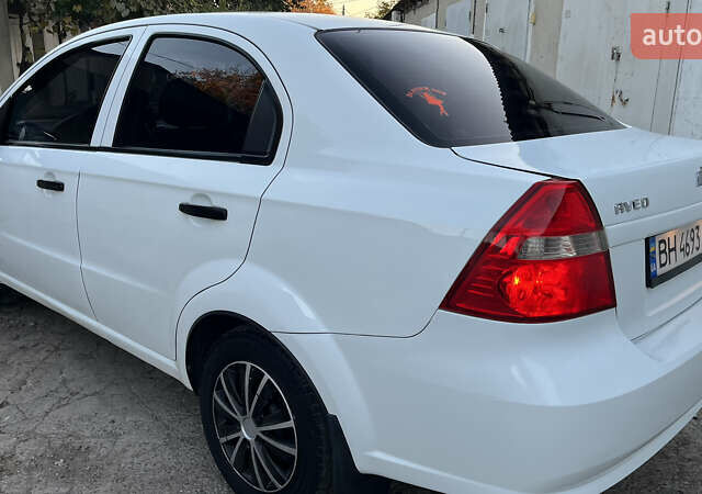 Білий Шевроле Авео, об'ємом двигуна 1.5 л та пробігом 220 тис. км за 3300 $, фото 3 на Automoto.ua