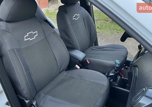 Білий Шевроле Авео, об'ємом двигуна 1.5 л та пробігом 220 тис. км за 3300 $, фото 20 на Automoto.ua