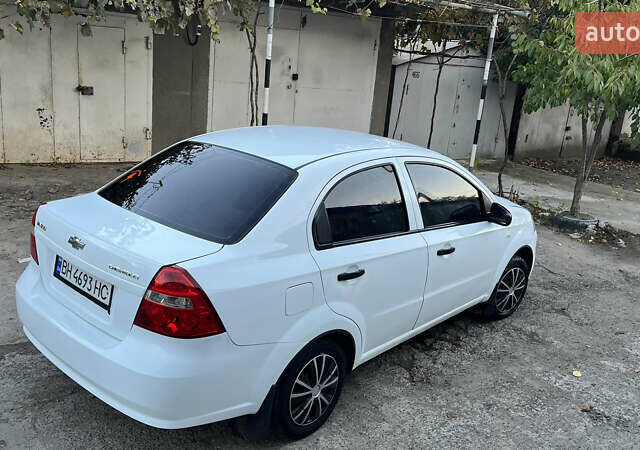 Білий Шевроле Авео, об'ємом двигуна 1.5 л та пробігом 220 тис. км за 3300 $, фото 10 на Automoto.ua