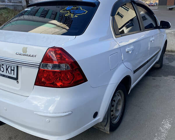 Білий Шевроле Авео, об'ємом двигуна 1.5 л та пробігом 185 тис. км за 4300 $, фото 3 на Automoto.ua