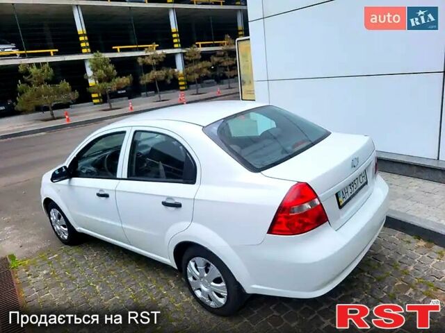 Білий Шевроле Авео, об'ємом двигуна 1.5 л та пробігом 200 тис. км за 3200 $, фото 7 на Automoto.ua