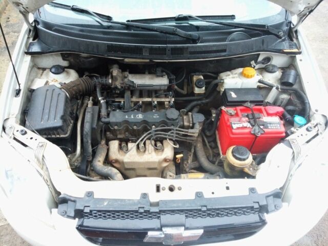 Белый Шевроле Авео, объемом двигателя 1.5 л и пробегом 275 тыс. км за 4000 $, фото 6 на Automoto.ua