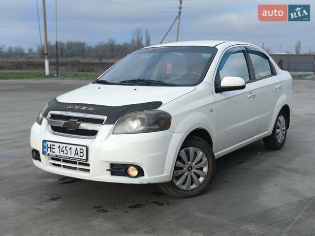 Белый Шевроле Авео, объемом двигателя 1.6 л и пробегом 197 тыс. км за 3500 $, фото 1 на Automoto.ua