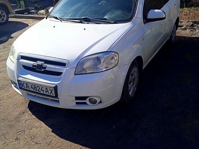Белый Шевроле Авео, объемом двигателя 1.6 л и пробегом 217 тыс. км за 2999 $, фото 1 на Automoto.ua