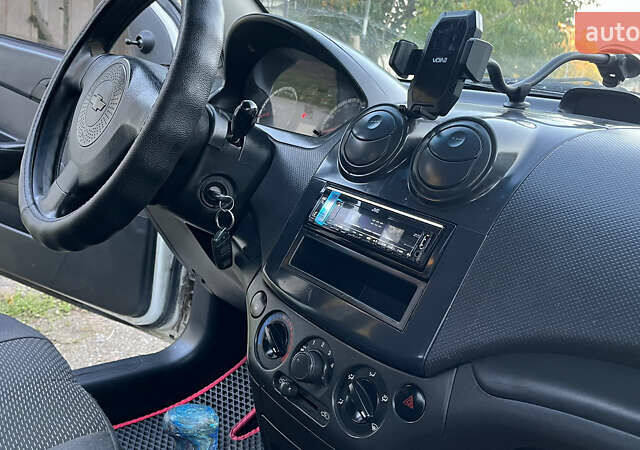 Білий Шевроле Авео, об'ємом двигуна 1.5 л та пробігом 220 тис. км за 3300 $, фото 13 на Automoto.ua