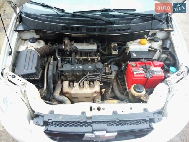 Білий Шевроле Авео, об'ємом двигуна 1.5 л та пробігом 275 тис. км за 4000 $, фото 4 на Automoto.ua