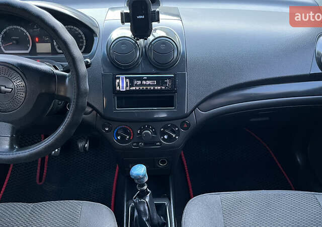 Білий Шевроле Авео, об'ємом двигуна 1.5 л та пробігом 220 тис. км за 3300 $, фото 24 на Automoto.ua