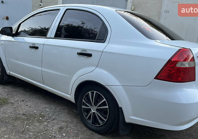 Білий Шевроле Авео, об'ємом двигуна 1.5 л та пробігом 220 тис. км за 3300 $, фото 17 на Automoto.ua