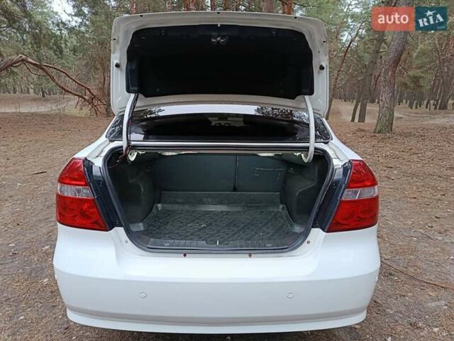Белый Шевроле Авео, объемом двигателя 1.5 л и пробегом 110 тыс. км за 4000 $, фото 33 на Automoto.ua