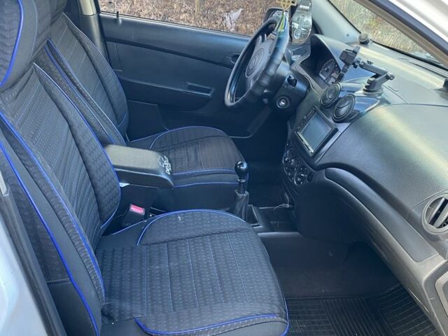 Белый Шевроле Авео, объемом двигателя 1.5 л и пробегом 185 тыс. км за 3900 $, фото 3 на Automoto.ua