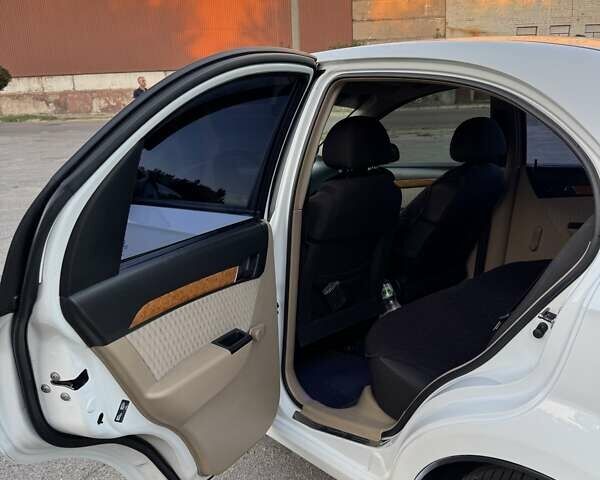 Білий Шевроле Авео, об'ємом двигуна 1.6 л та пробігом 227 тис. км за 4250 $, фото 9 на Automoto.ua