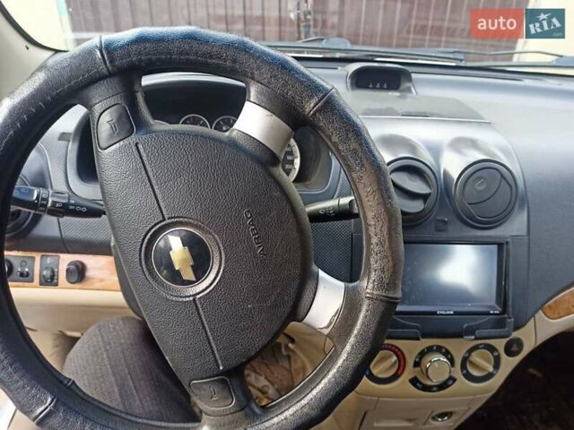 Белый Шевроле Авео, объемом двигателя 1.6 л и пробегом 181 тыс. км за 2500 $, фото 5 на Automoto.ua