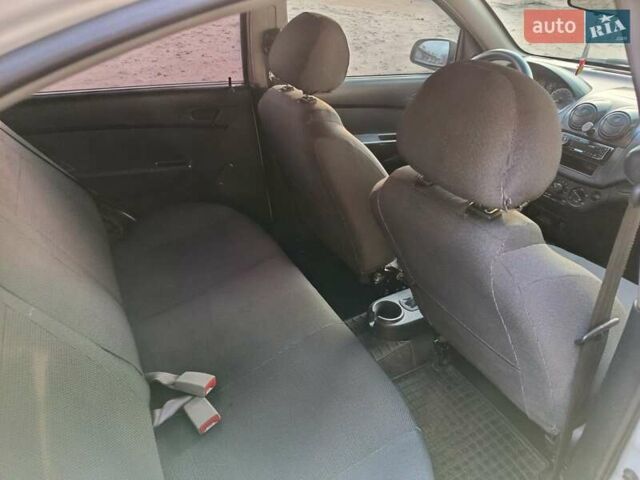 Белый Шевроле Авео, объемом двигателя 1.5 л и пробегом 110 тыс. км за 4000 $, фото 49 на Automoto.ua