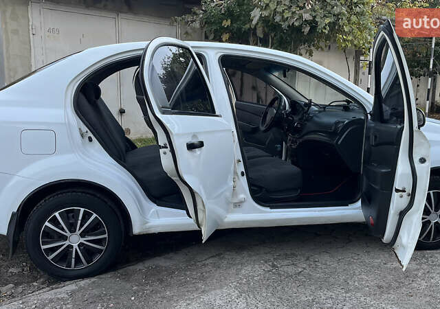 Білий Шевроле Авео, об'ємом двигуна 1.5 л та пробігом 220 тис. км за 3300 $, фото 14 на Automoto.ua