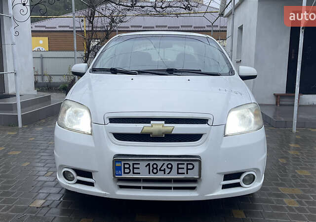 Білий Шевроле Авео, об'ємом двигуна 1.6 л та пробігом 182 тис. км за 3750 $, фото 1 на Automoto.ua