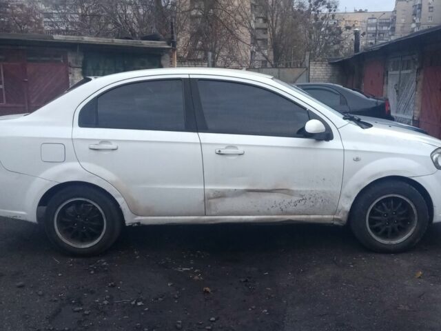 Белый Шевроле Авео, объемом двигателя 1.5 л и пробегом 200 тыс. км за 2850 $, фото 2 на Automoto.ua