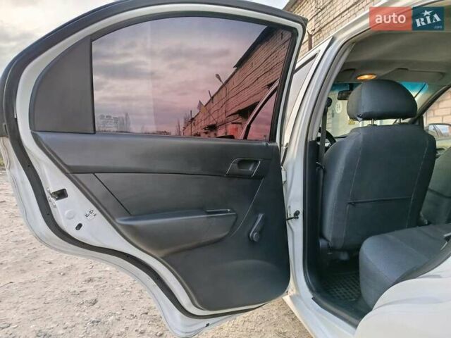 Белый Шевроле Авео, объемом двигателя 1.5 л и пробегом 110 тыс. км за 4000 $, фото 46 на Automoto.ua