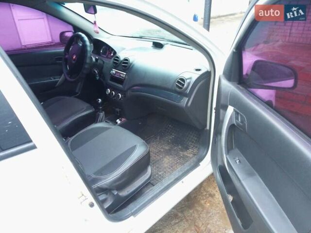 Білий Шевроле Авео, об'ємом двигуна 1.5 л та пробігом 275 тис. км за 4000 $, фото 1 на Automoto.ua