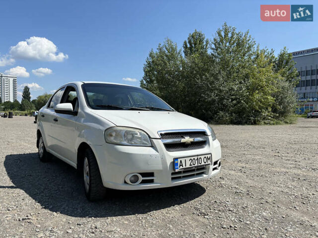 Белый Шевроле Авео, объемом двигателя 1.5 л и пробегом 252 тыс. км за 2900 $, фото 3 на Automoto.ua
