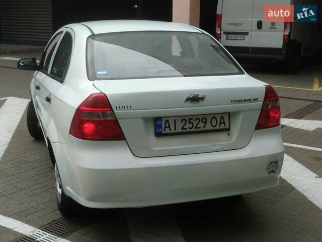 Белый Шевроле Авео, объемом двигателя 1.5 л и пробегом 239 тыс. км за 2850 $, фото 5 на Automoto.ua