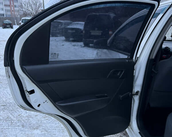 Белый Шевроле Авео, объемом двигателя 1.5 л и пробегом 276 тыс. км за 3500 $, фото 32 на Automoto.ua