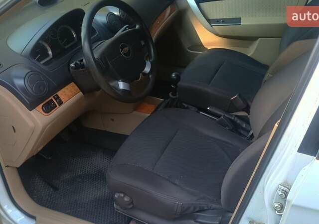 Белый Шевроле Авео, объемом двигателя 1.6 л и пробегом 224 тыс. км за 3600 $, фото 9 на Automoto.ua