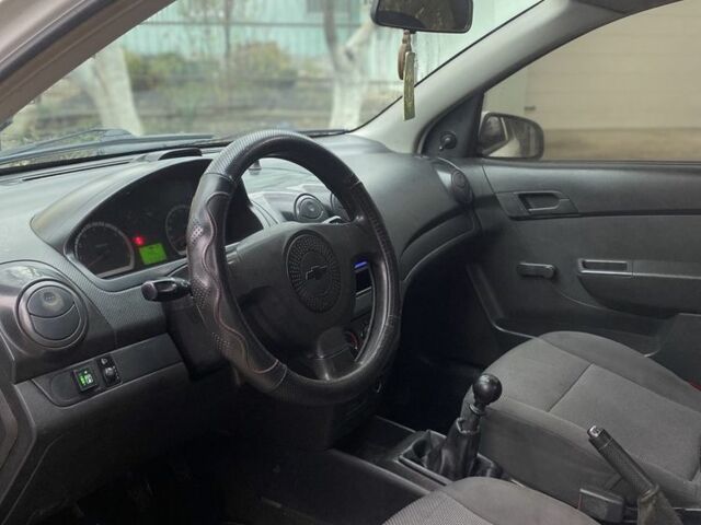 Белый Шевроле Авео, объемом двигателя 1.5 л и пробегом 403 тыс. км за 2500 $, фото 5 на Automoto.ua