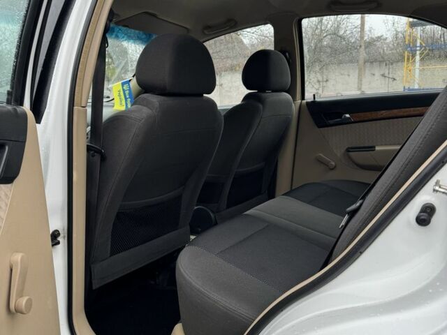 Белый Шевроле Авео, объемом двигателя 1.6 л и пробегом 89 тыс. км за 5300 $, фото 6 на Automoto.ua