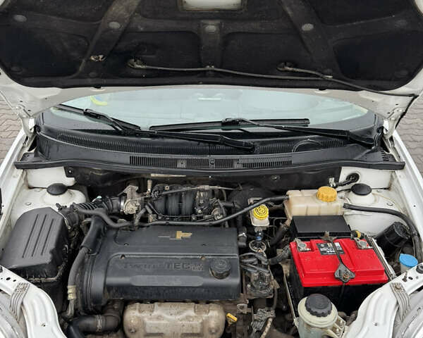Білий Шевроле Авео, об'ємом двигуна 1.6 л та пробігом 89 тис. км за 5200 $, фото 16 на Automoto.ua