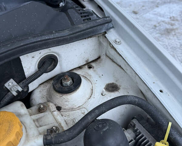 Белый Шевроле Авео, объемом двигателя 1.5 л и пробегом 276 тыс. км за 3500 $, фото 15 на Automoto.ua