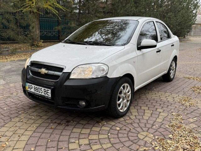 Белый Шевроле Авео, объемом двигателя 1.5 л и пробегом 84 тыс. км за 4200 $, фото 1 на Automoto.ua