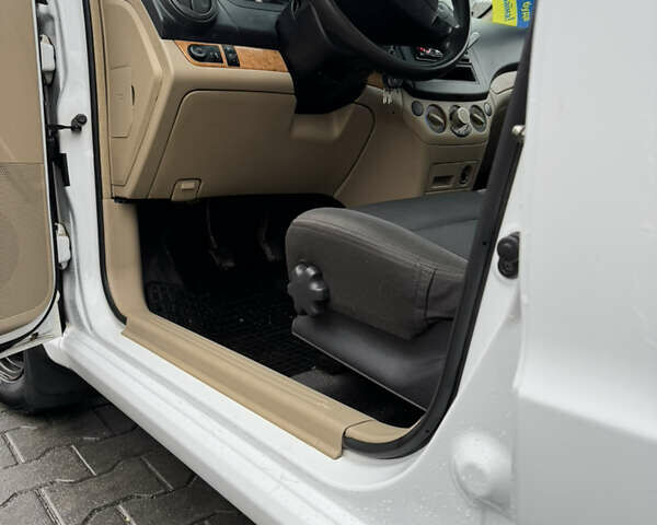 Білий Шевроле Авео, об'ємом двигуна 1.6 л та пробігом 89 тис. км за 5200 $, фото 7 на Automoto.ua