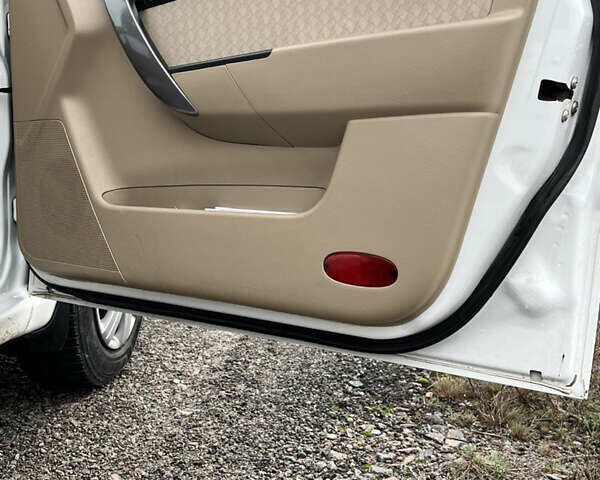 Білий Шевроле Авео, об'ємом двигуна 1.6 л та пробігом 157 тис. км за 3599 $, фото 6 на Automoto.ua