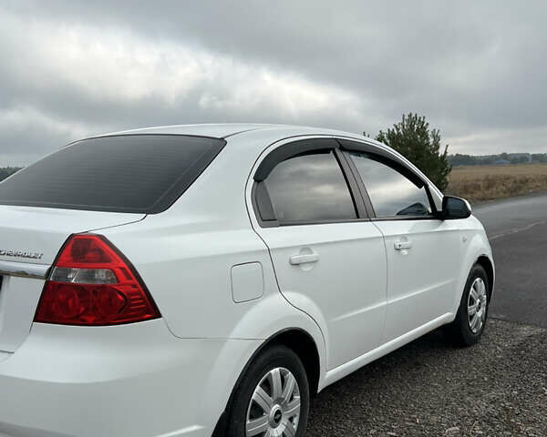 Білий Шевроле Авео, об'ємом двигуна 1.6 л та пробігом 157 тис. км за 3599 $, фото 1 на Automoto.ua