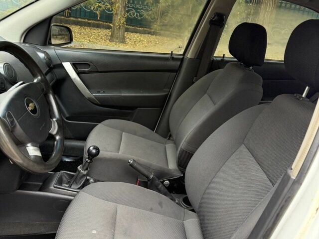 Белый Шевроле Авео, объемом двигателя 1.5 л и пробегом 84 тыс. км за 4200 $, фото 9 на Automoto.ua