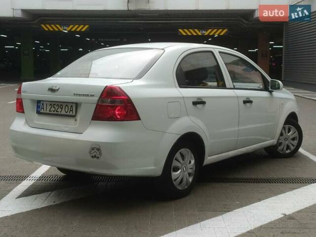 Белый Шевроле Авео, объемом двигателя 1.5 л и пробегом 239 тыс. км за 2850 $, фото 6 на Automoto.ua