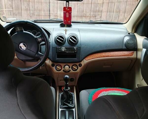 Белый Шевроле Авео, объемом двигателя 1.6 л и пробегом 182 тыс. км за 3300 $, фото 3 на Automoto.ua