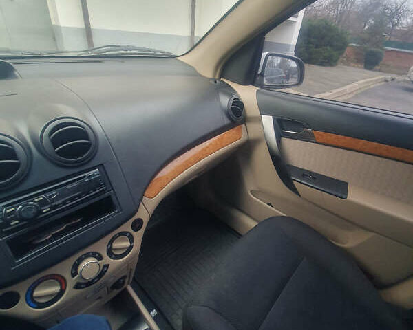 Белый Шевроле Авео, объемом двигателя 1.6 л и пробегом 82 тыс. км за 4000 $, фото 3 на Automoto.ua