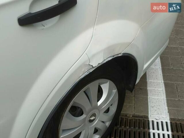 Белый Шевроле Авео, объемом двигателя 1.5 л и пробегом 239 тыс. км за 2850 $, фото 23 на Automoto.ua