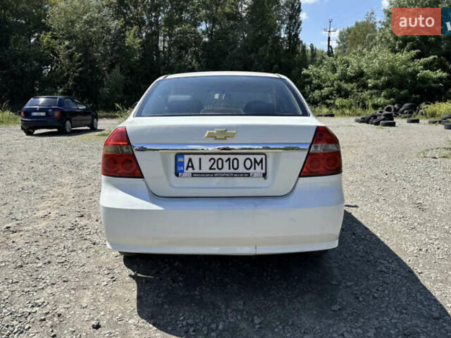 Белый Шевроле Авео, объемом двигателя 1.5 л и пробегом 260 тыс. км за 2700 $, фото 5 на Automoto.ua